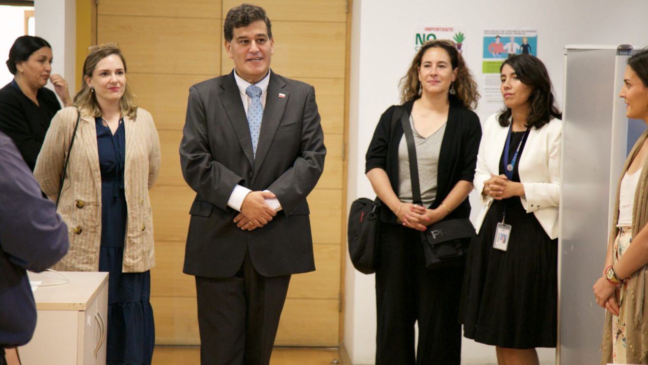 Jefe de la DGI se presentó ante funcionarios y recorrió dependencias en el Edificio Moneda Bicentenario